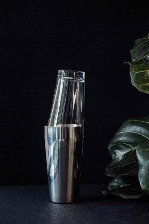 Premium Boston Shaker set with glass cup for professional mixologists and home bartenders - a must-have for crafting cocktails.