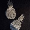 Chic silver pineapple strainer, perfect for stylish cocktails and drinks. Add a touch of luxury to your barware collection. Buy online now!