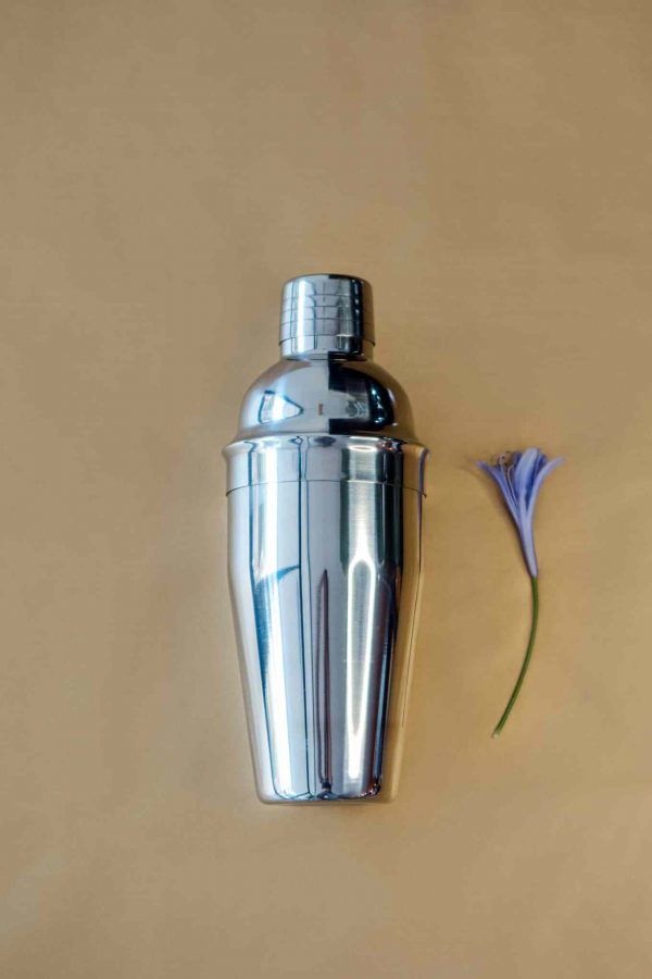 550ml Cobbler Classic Shaker - Stylish cocktail accessory for mixologists and bartenders, superior quality and elegant design.