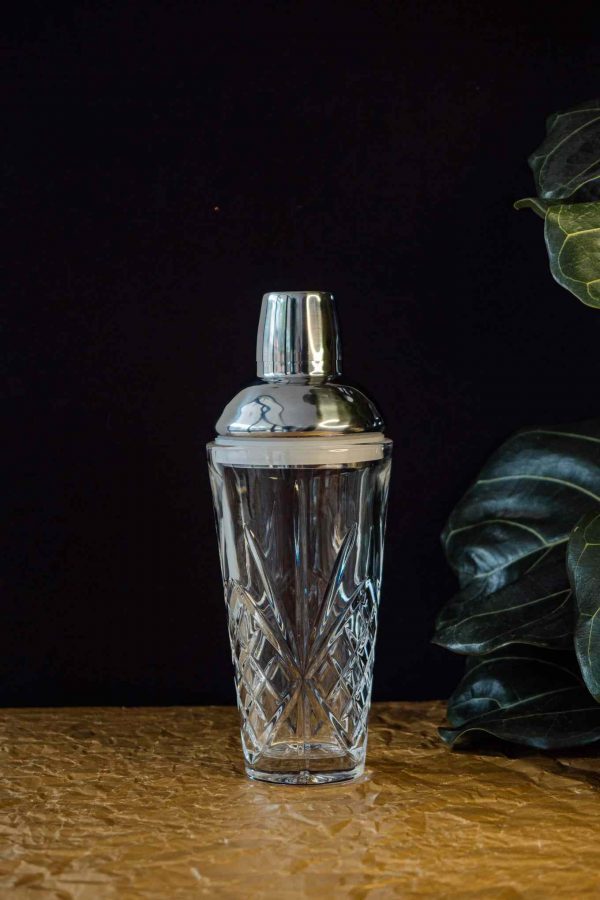 Shake up your cocktails with our premium Cobbler Shaker 'Crystal' - a must-have for any home bar. Buy now for a touch of elegance!
