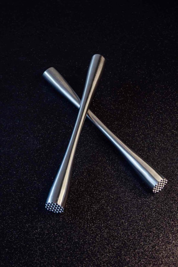 Shiny silver flake made of premium integral metal, ideal for crafts and decor – buy now for a touch of elegance!