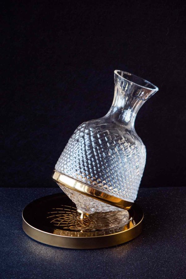 Premium Rotating Wine Decanter - Enhance your wine experience with this exquisite crystal glass decanter