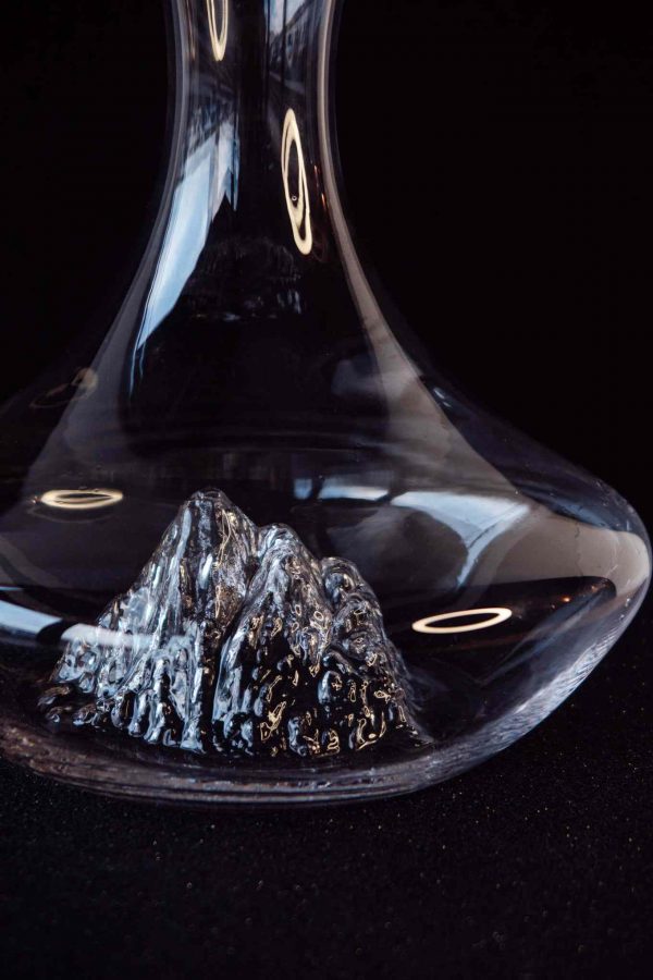 Premium Iceberg Wine Decanter for Elegant Wine Pouring and Aeration - Perfect Addition to Your Wine Collection