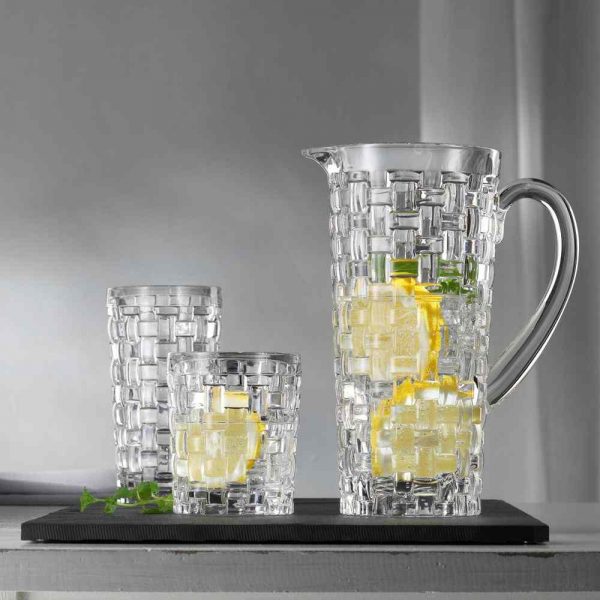 Elevate your table setting with the elegant NACHTMANN BOSSA NOVA JUG 1L - Perfect for serving drinks in style at home.