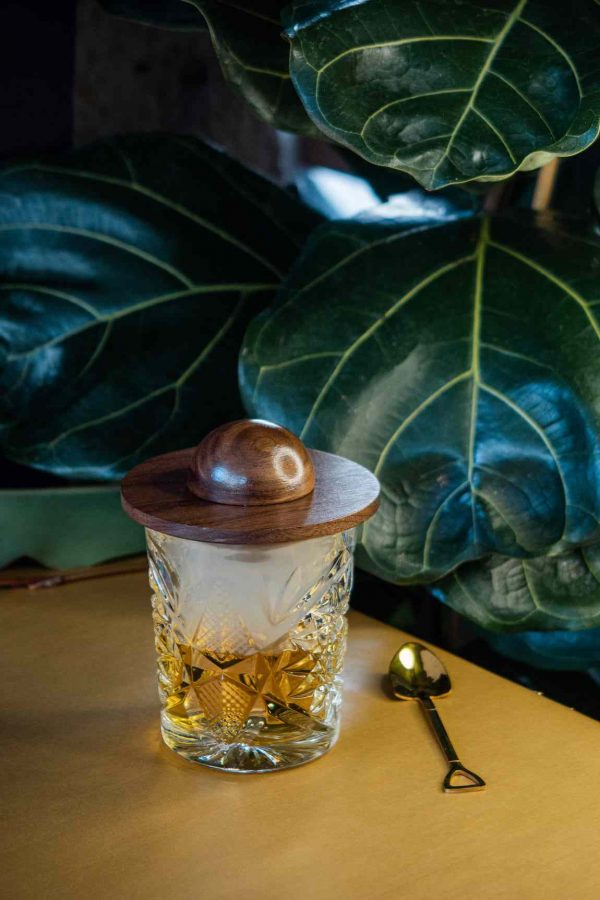 Enhance your mixology game with our Cocktail Smoker Kit (without firewood) for professional-grade beverages. Elevate your bartending skills now!