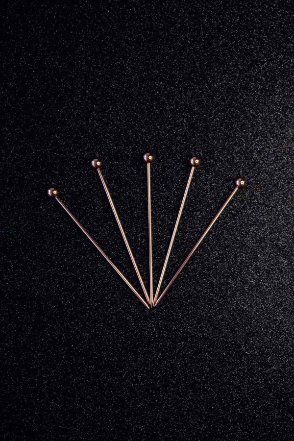 Dazzling cocktail sticks adorned with elegant pink pearls, perfect for adding a touch of glamour to your drinks. Buy now for a chic experience!