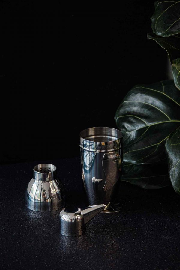 Pinguim Cobbler Shaker - Professional bartending tool for crafting perfect cobblers, premium quality stainless steel construction.