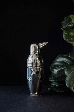Pinguim Cobbler Shaker - Premium cocktail shaker for mixing the perfect drinks at home. Buy now for a delightful bartending experience!