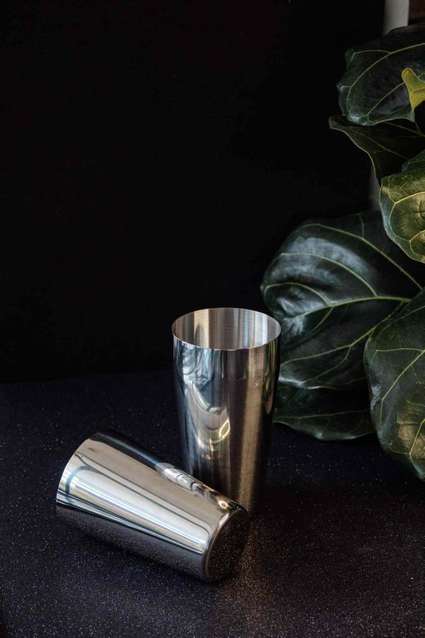 Premium Prata Boston Shaker 750/600 - Sleek and stylish cocktail shaker for professional bartenders, ideal for mixing drinks at home or in bars.