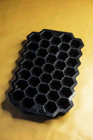 Premium Honeycomb Silicone Ice Tray for Stylish and Convenient Ice Making - Ideal for Drinks and Cocktails - BPA-Free